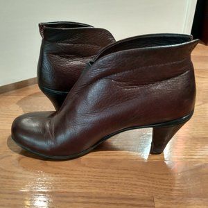 Gentle Souls by Kenneth Cole Plum Booties 8.5M-SO comfortable!